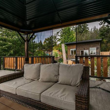 1-Bedroom Knotty Pine Cabin W Sauna & Jacuzzi Sooke Zewnętrze zdjęcie