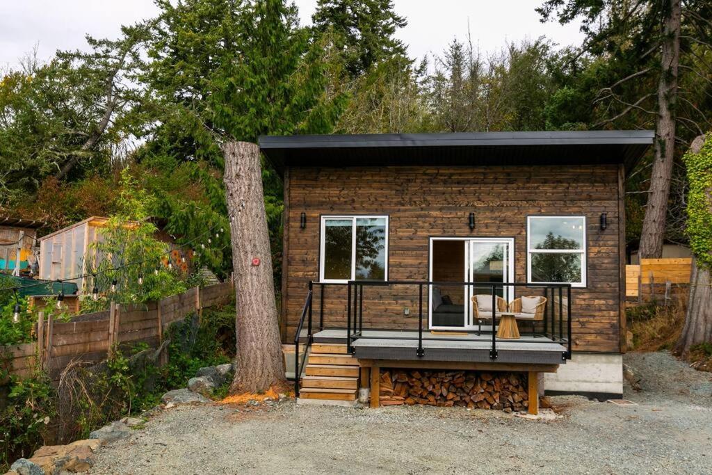 1-Bedroom Knotty Pine Cabin W Sauna & Jacuzzi Sooke Zewnętrze zdjęcie