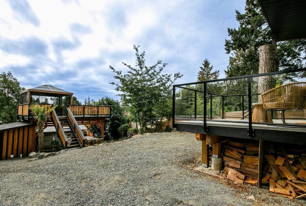 1-Bedroom Knotty Pine Cabin W Sauna & Jacuzzi Sooke Zewnętrze zdjęcie