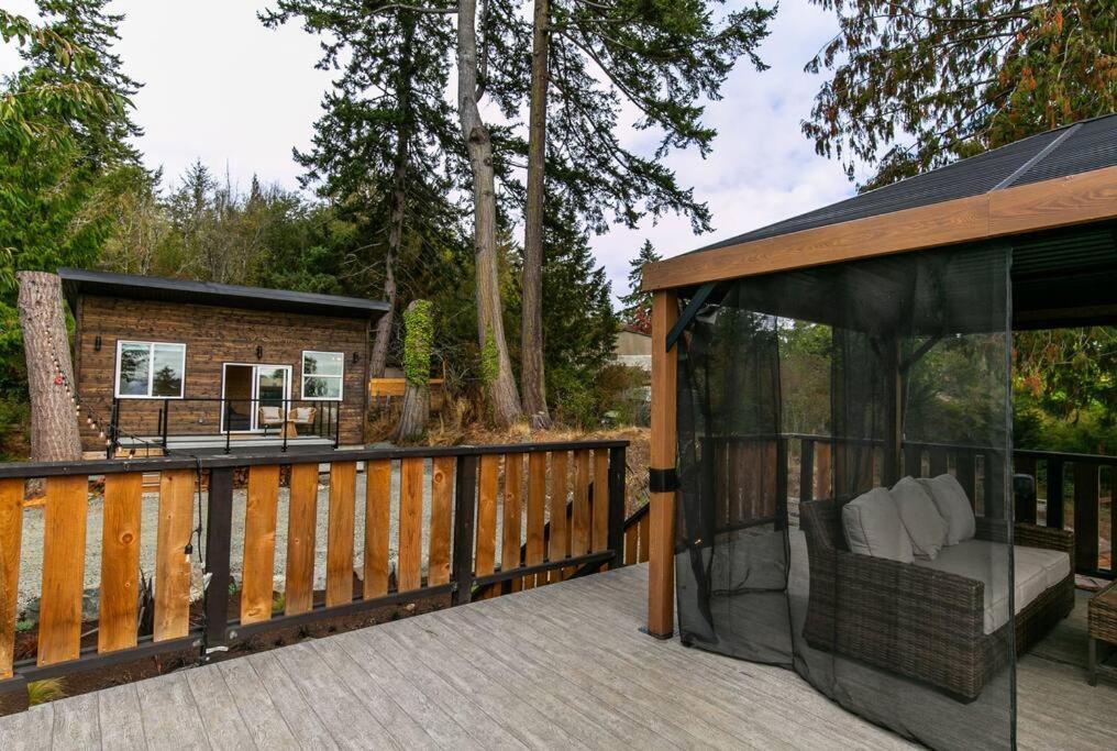 1-Bedroom Knotty Pine Cabin W Sauna & Jacuzzi Sooke Zewnętrze zdjęcie