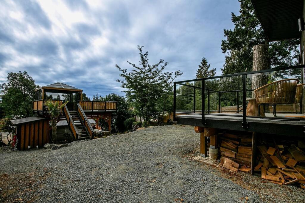 1-Bedroom Knotty Pine Cabin W Sauna & Jacuzzi Sooke Zewnętrze zdjęcie